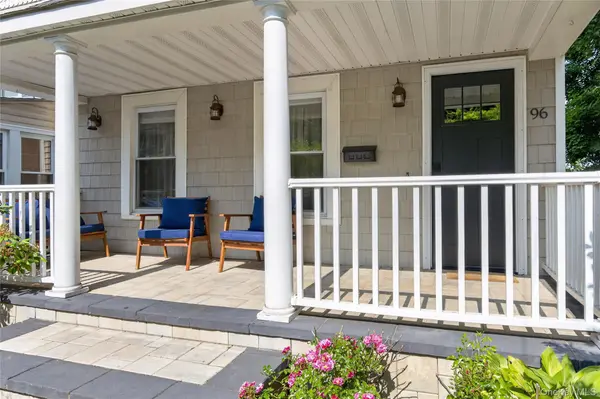 96 School ST, Oyster Bay, NY 11771