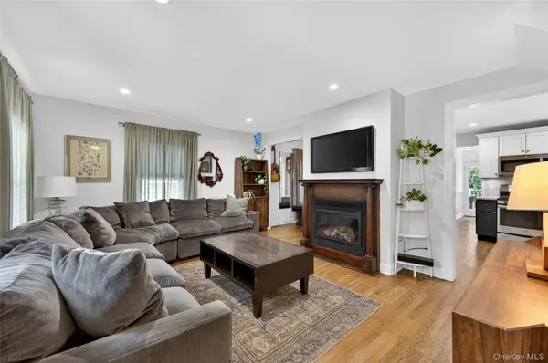 96 School ST, Oyster Bay, NY 11771