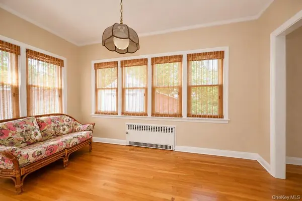53-24 212th ST, Bayside, NY 11364