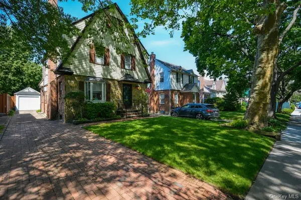 53-24 212th ST, Bayside, NY 11364