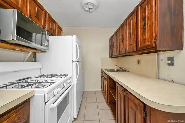 16051 17th Avenue #Lower, Whitestone, NY 11357