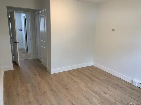 25 Jerome ST #1, Lindenhurst, NY 11757