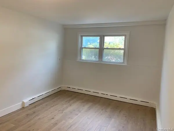 25 Jerome ST #1, Lindenhurst, NY 11757