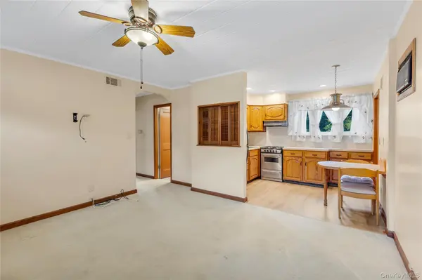 1580 N Gardiner DR, Bay Shore, NY 11706
