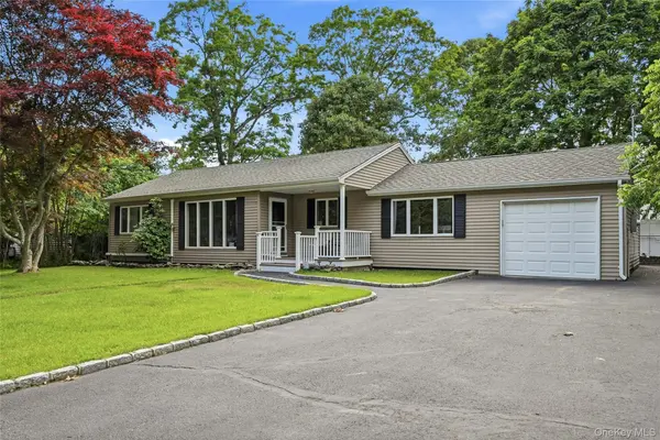 76 Lyman RD, East Patchogue, NY 11772