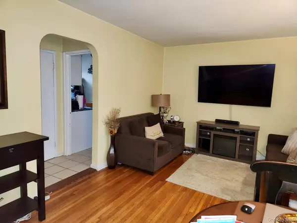 260-40 Langston AVE #A, Glen Oaks, NY 11004