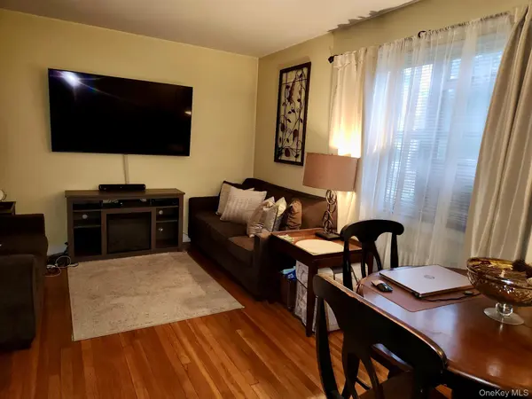 260-40 Langston AVE #A, Glen Oaks, NY 11004