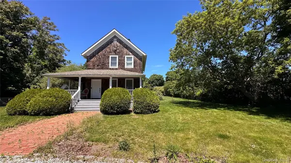 10 Kerrie CT, Southampton, NY 11968