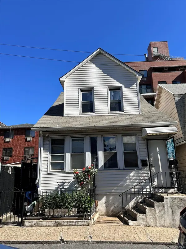 13611 Carlton PL, Flushing, NY 11354