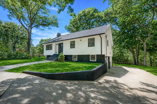 465 Helene AVE, Shirley, NY 11967