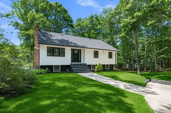 465 Helene AVE, Shirley, NY 11967