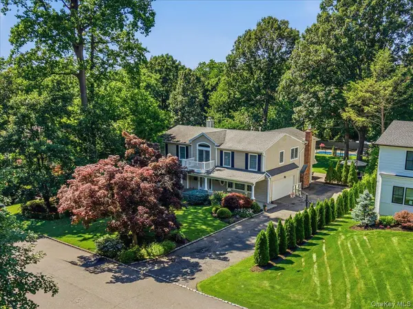30 Woodland RD, Roslyn, NY 11576