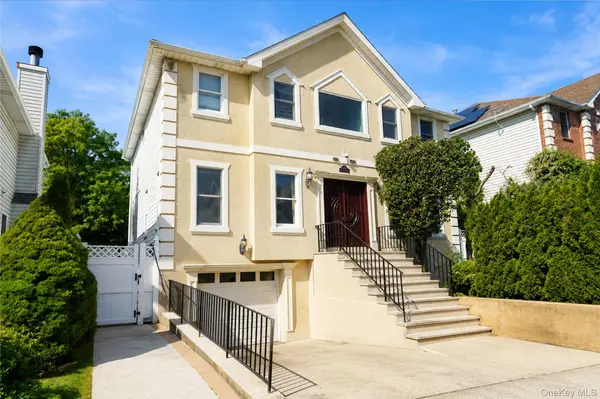 22 Putters CT, Staten Island, NY 10301