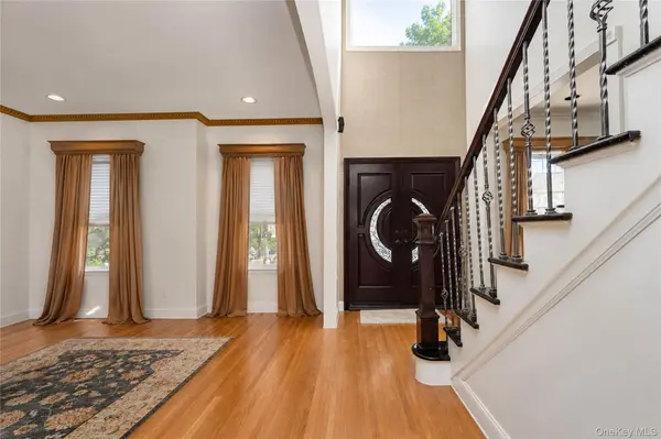22 Putters CT, Staten Island, NY 10301