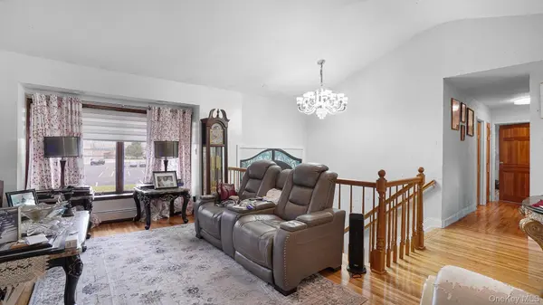 2694 Dorothy ST, Bellmore, NY 11710
