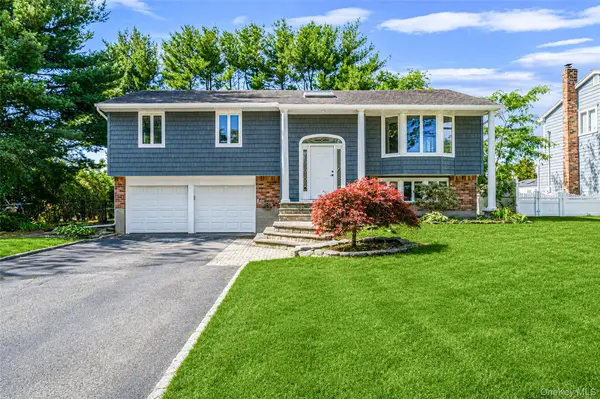 14 Stanley PL, Hauppauge, NY 11788