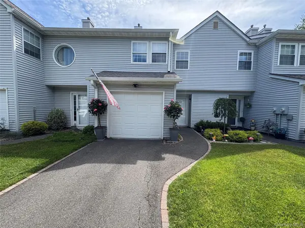 1307 Sara CIR, Port Jefferson Station, NY 11776