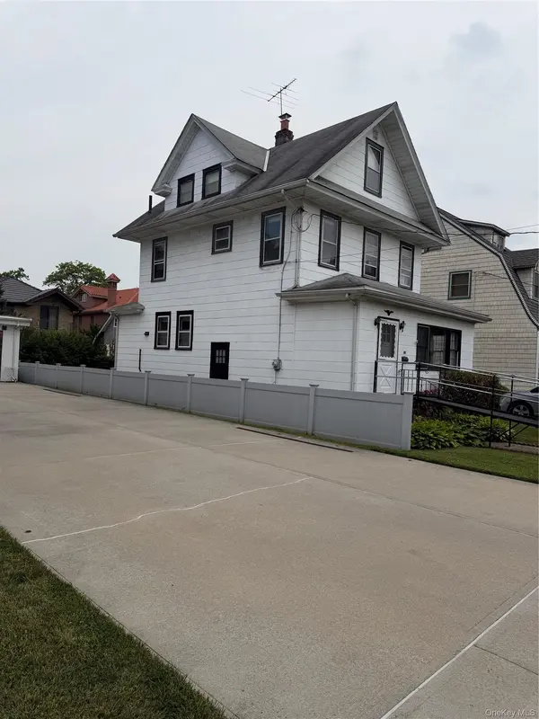39-11 215th ST, Bayside, NY 11361