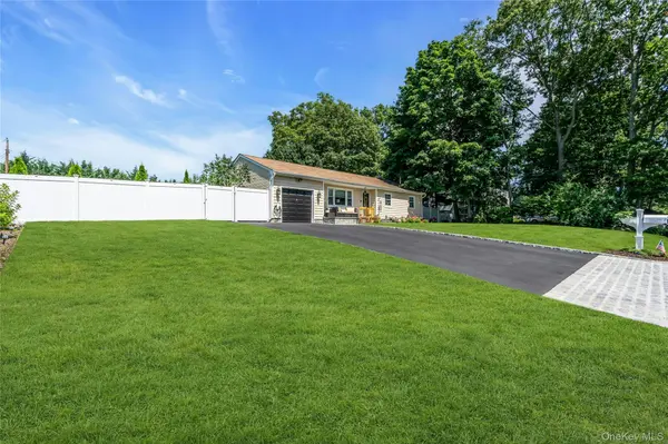 3 Lillian RD, Nesconset, NY 11767
