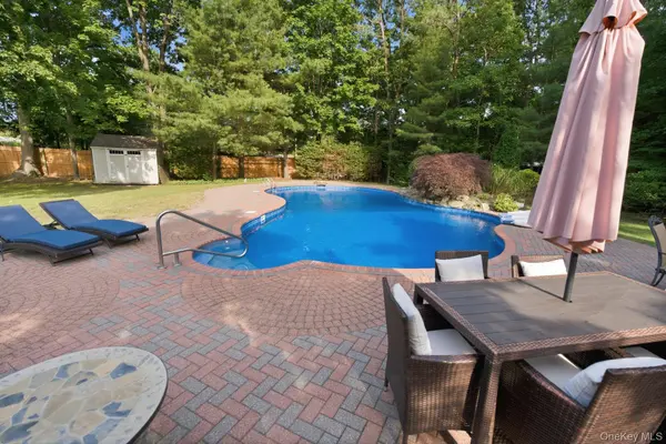 830 Terry RD, Hauppauge, NY 11788