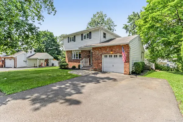 24 Fairview LN, Orangeburg, NY 10962