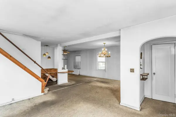 1915 Stewart AVE, New Hyde Park, NY 11040