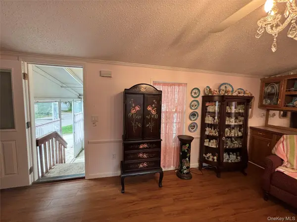 1661 Old Country RD #125, Riverhead, NY 11901