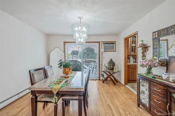 395 N Putnam AVE, Lindenhurst, NY 11757