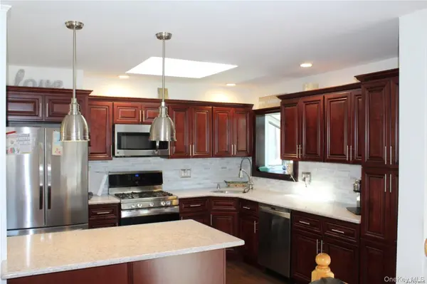 860 Udall RD, West Islip, NY 11795