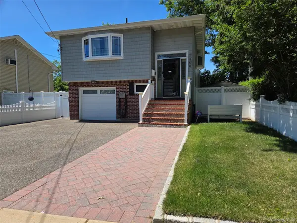 860 Udall RD, West Islip, NY 11795