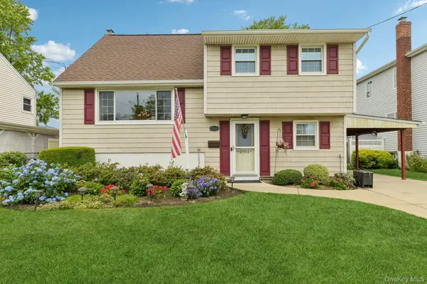 2394 Cedar ST, Seaford, NY 11783