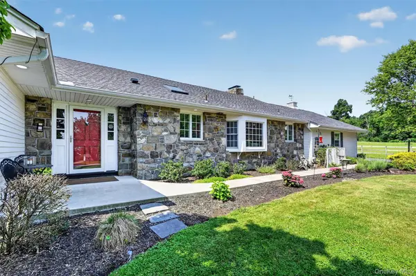 5 Hedges RD, Warwick, NY 10990