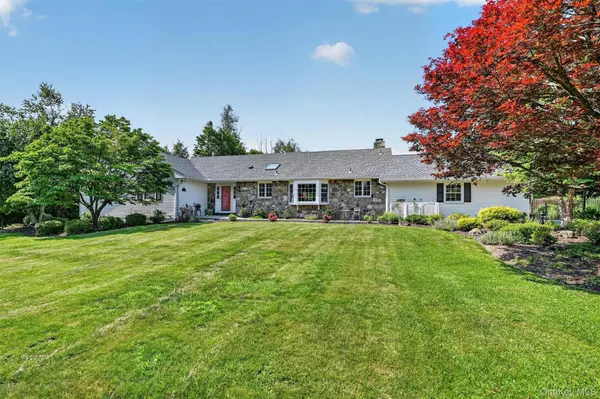 5 Hedges RD, Warwick, NY 10990