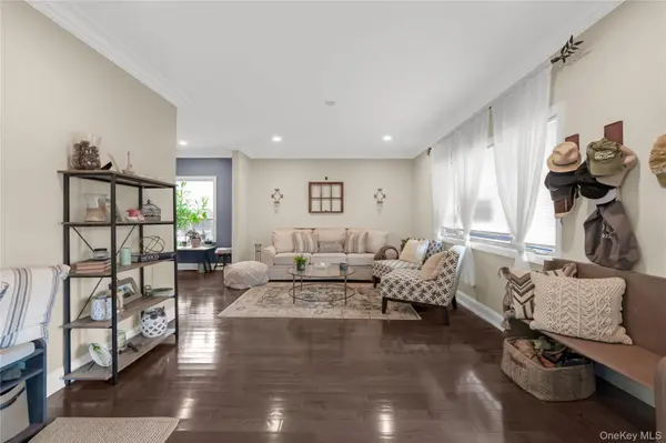 206 N 7th ST, Lindenhurst, NY 11757