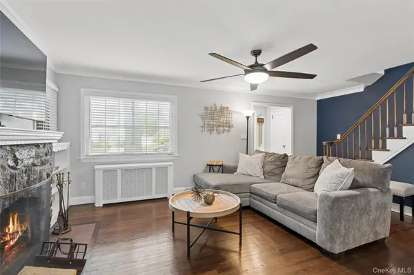20 Beverly Pkwy, Freeport, NY 11520