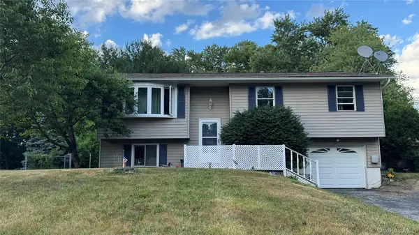 4 Dara LN, Wappingers Falls, NY 12590