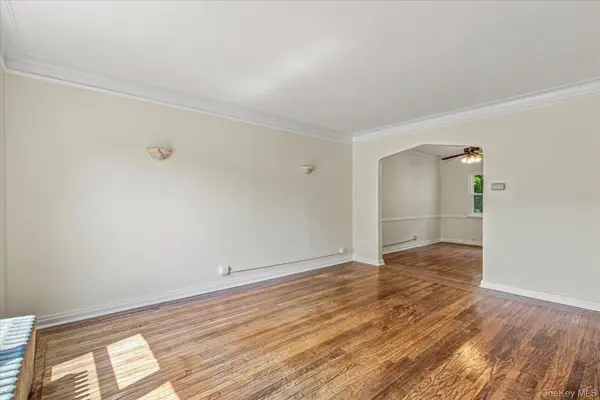 2046 26th ST, Astoria, NY 11105