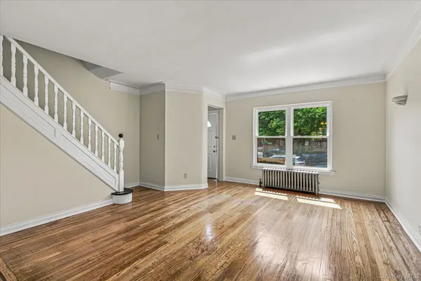 2046 26th ST, Astoria, NY 11105