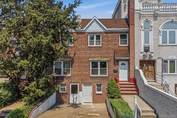 2046 26th ST, Astoria, NY 11105