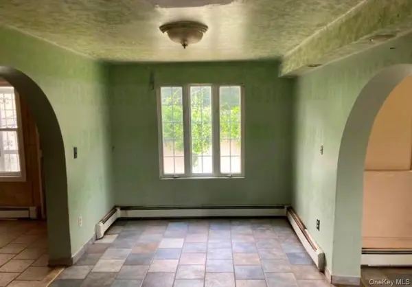 40 East AVE, Freeport, NY 11520
