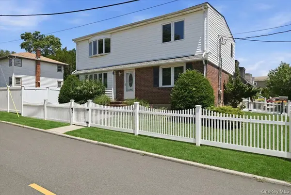 258 Marguerite AVE, Floral Park, NY 11001