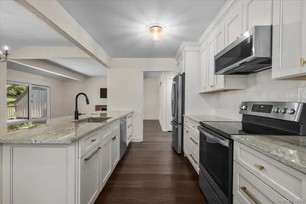 156 Heritage HLS #A, Somers, NY 10589