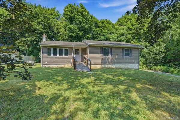 57 King DR, Poughkeepsie, NY 12603