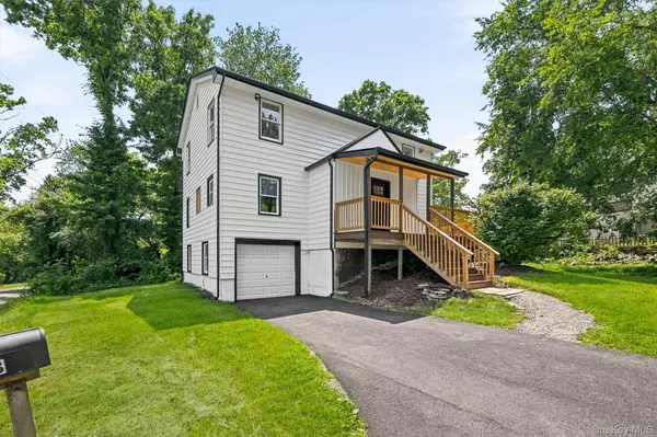 8 E Green RD, Rock Tavern, NY 12575