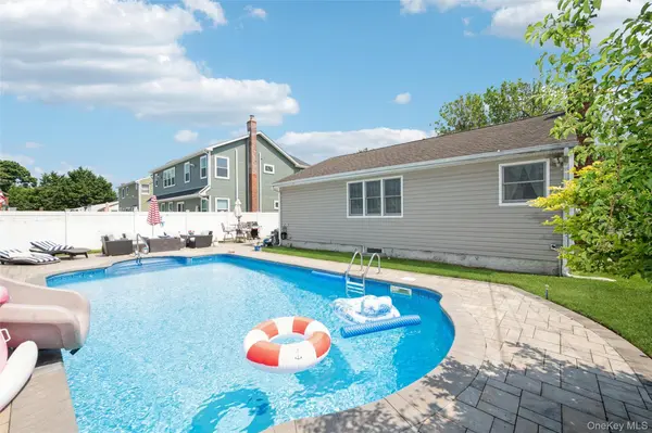 389 Briarwood RD, Massapequa, NY 11758