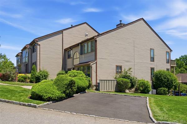 112 The Glen #112, Glen Head, NY 11545