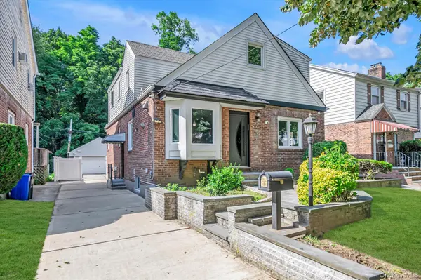 206-15 Richland AVE, Oakland Gardens, NY 11364