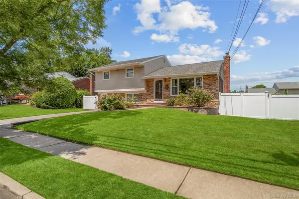 16 Cumberland RD, Jericho, NY 11753