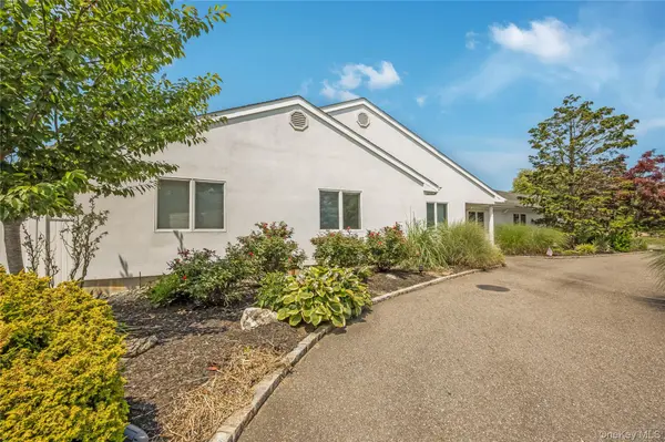 6 Twilight CT, Melville, NY 11747