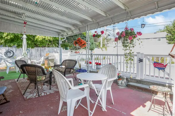 23 Scholl DR, Farmingdale, NY 11735